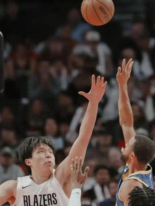 天龙配资 看了杨瀚森2场NBA常规赛 才发现CBA和NBA的最大差距不是对抗 是理念